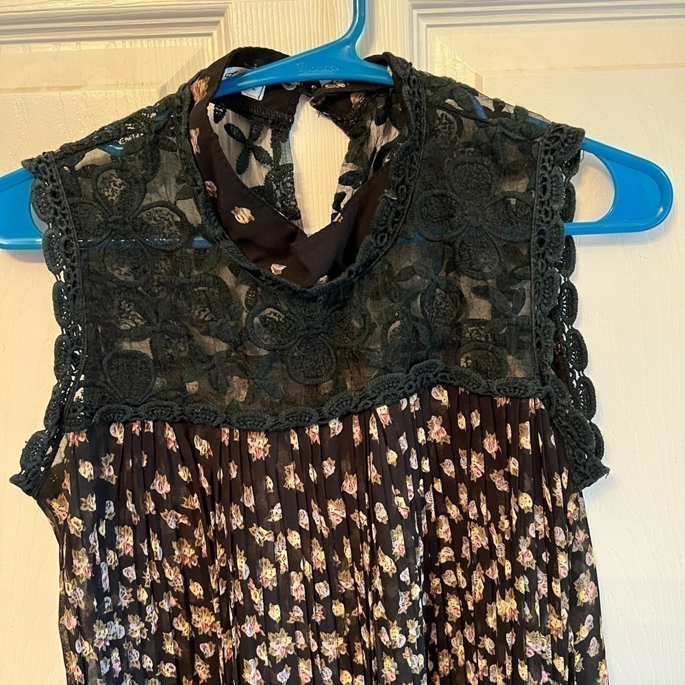Top By Stone Fower Size Small - Picture 2 of 5